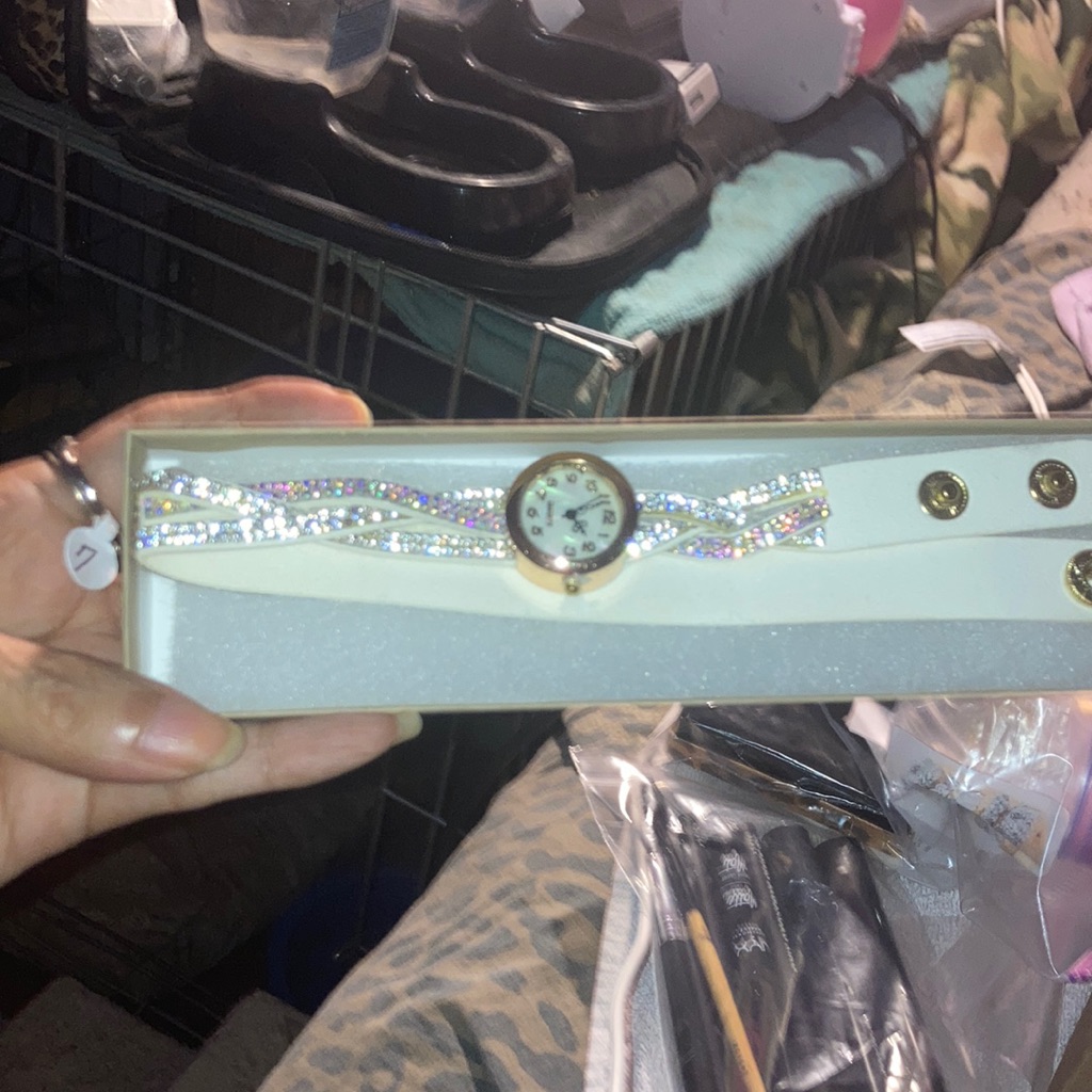 Nw Quartz Crystal Watch 48$